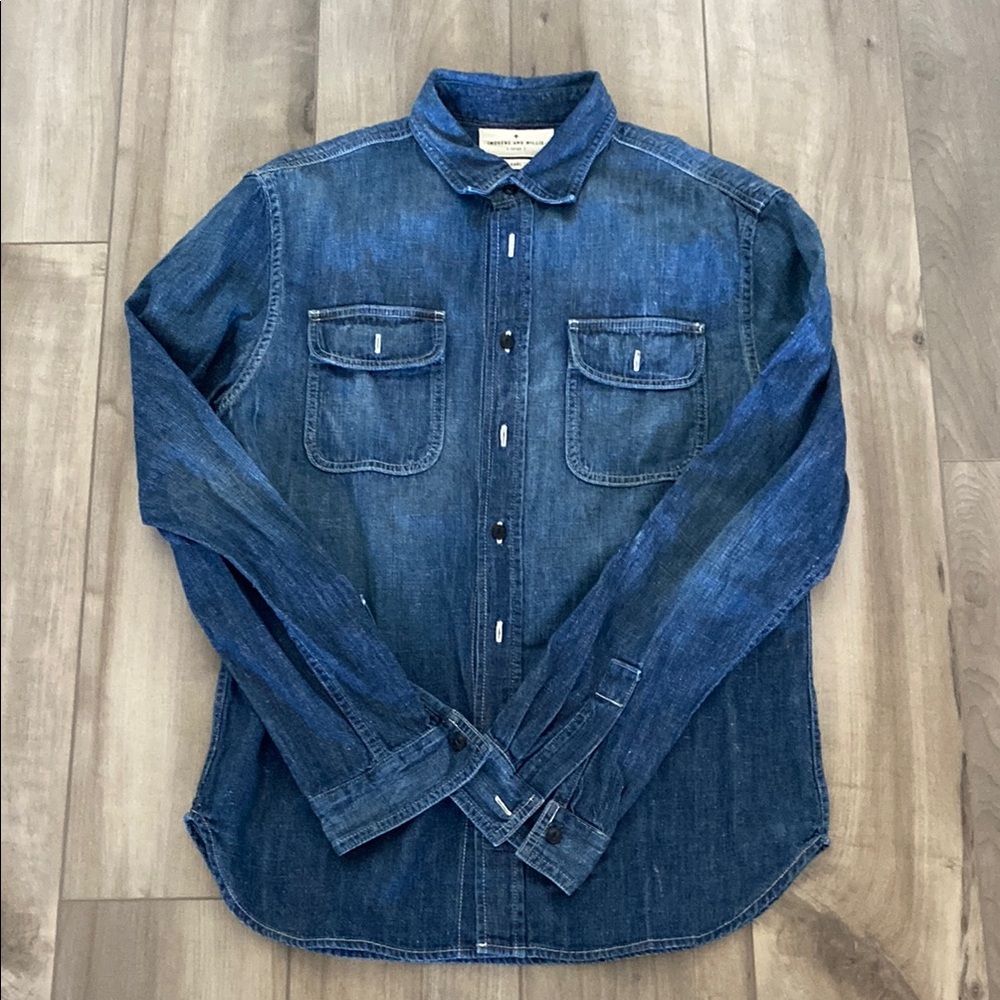 Imogene and Willie western denim button down shirt. Size large.